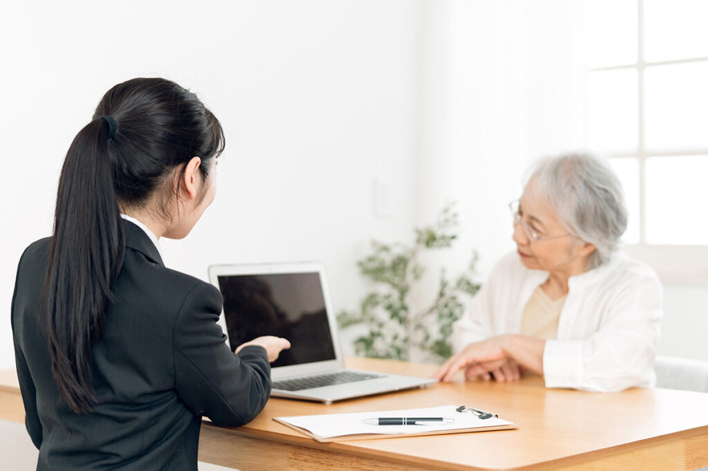 税理士の変更をして快適に話し合うイメージ